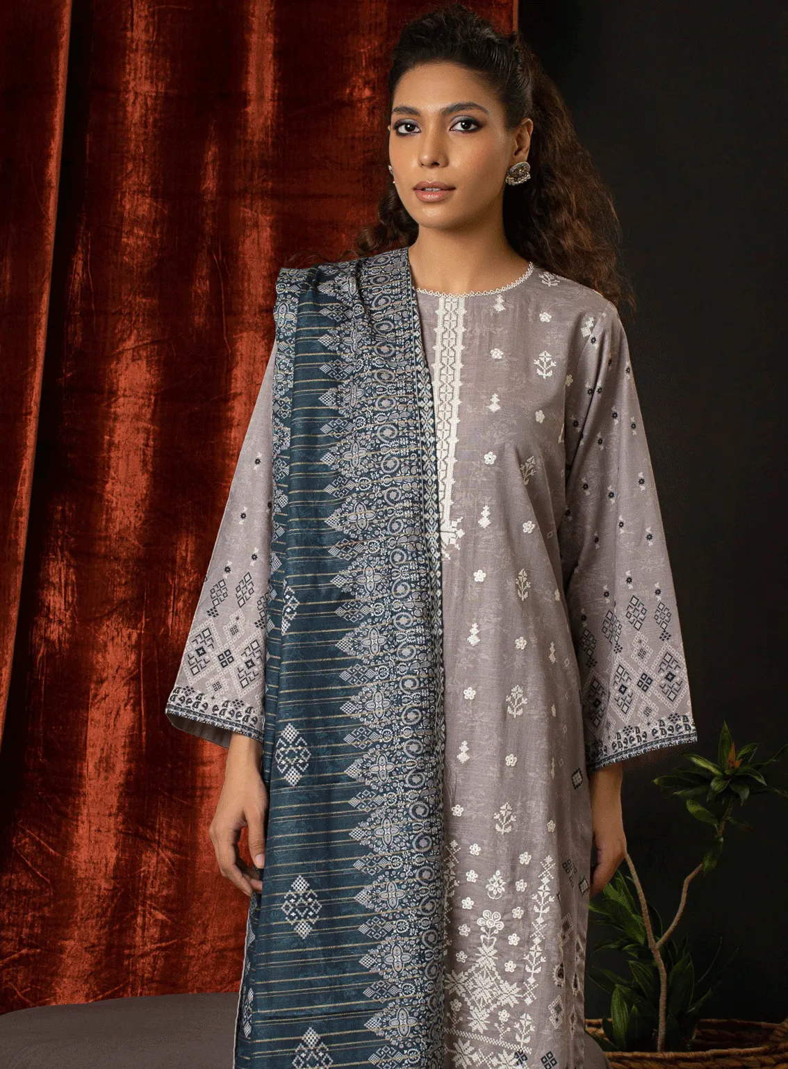 Aadab By Rashid Textile Embroidered Khaddar Unstitched 3 Piece Suit - RT23AK 8305