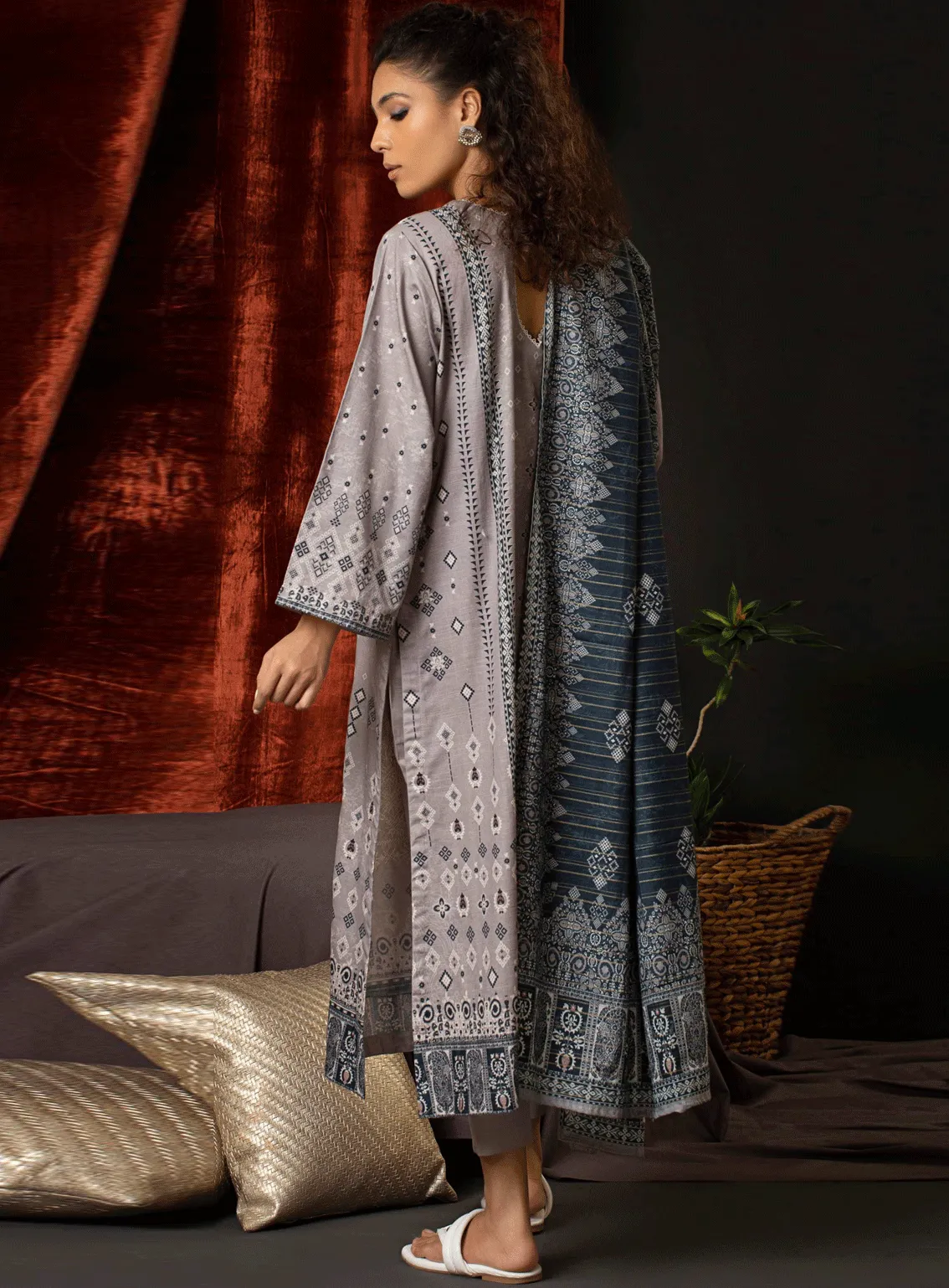 Aadab By Rashid Textile Embroidered Khaddar Unstitched 3 Piece Suit - RT23AK 8305