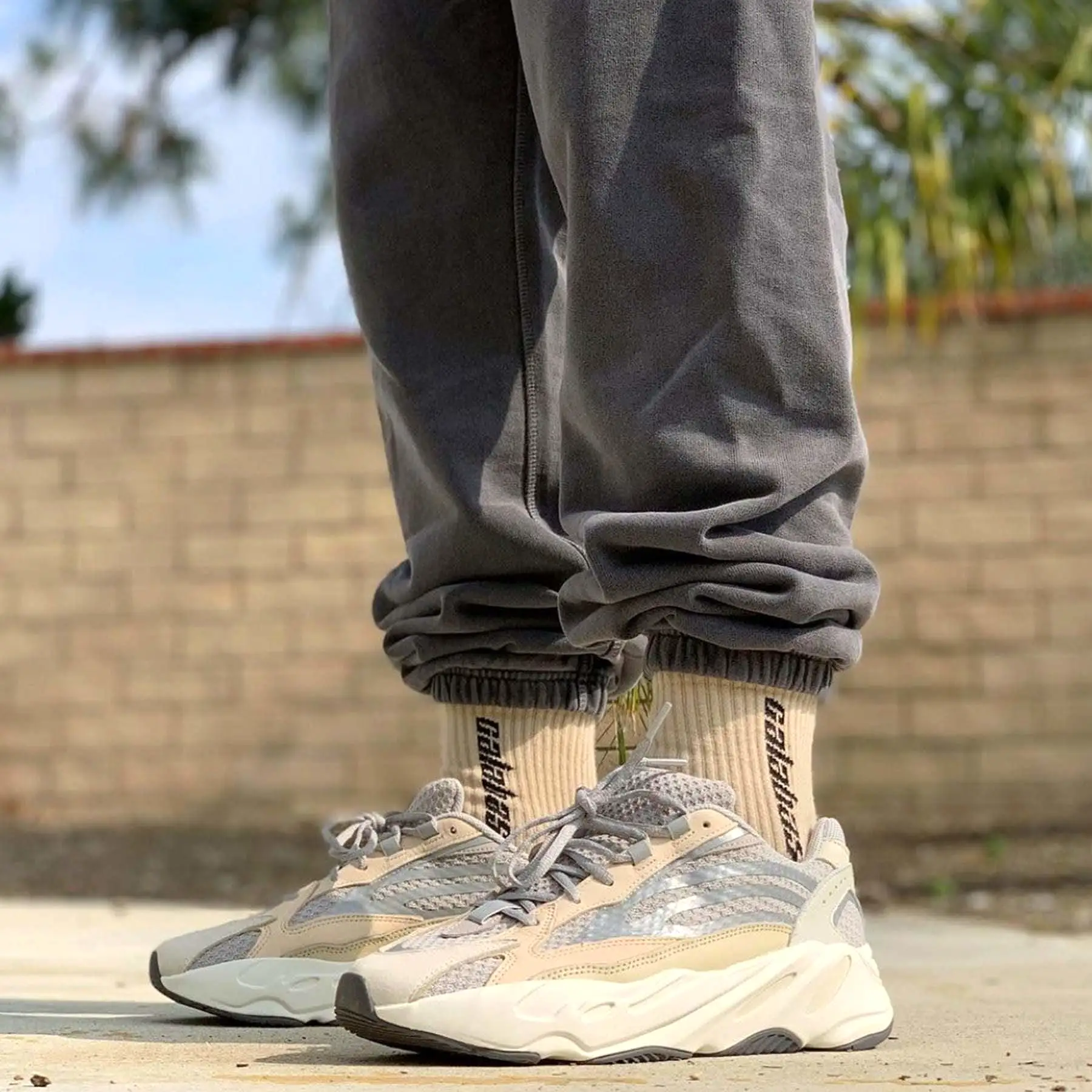 Adidas Yeezy Boost 700 V2 