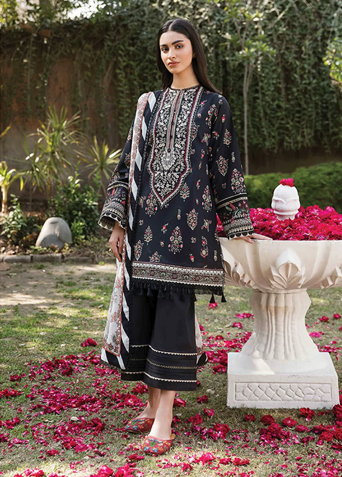 Afsanah By Seran Embroidered Lawn Unstitched 3 Piece Suit - 05