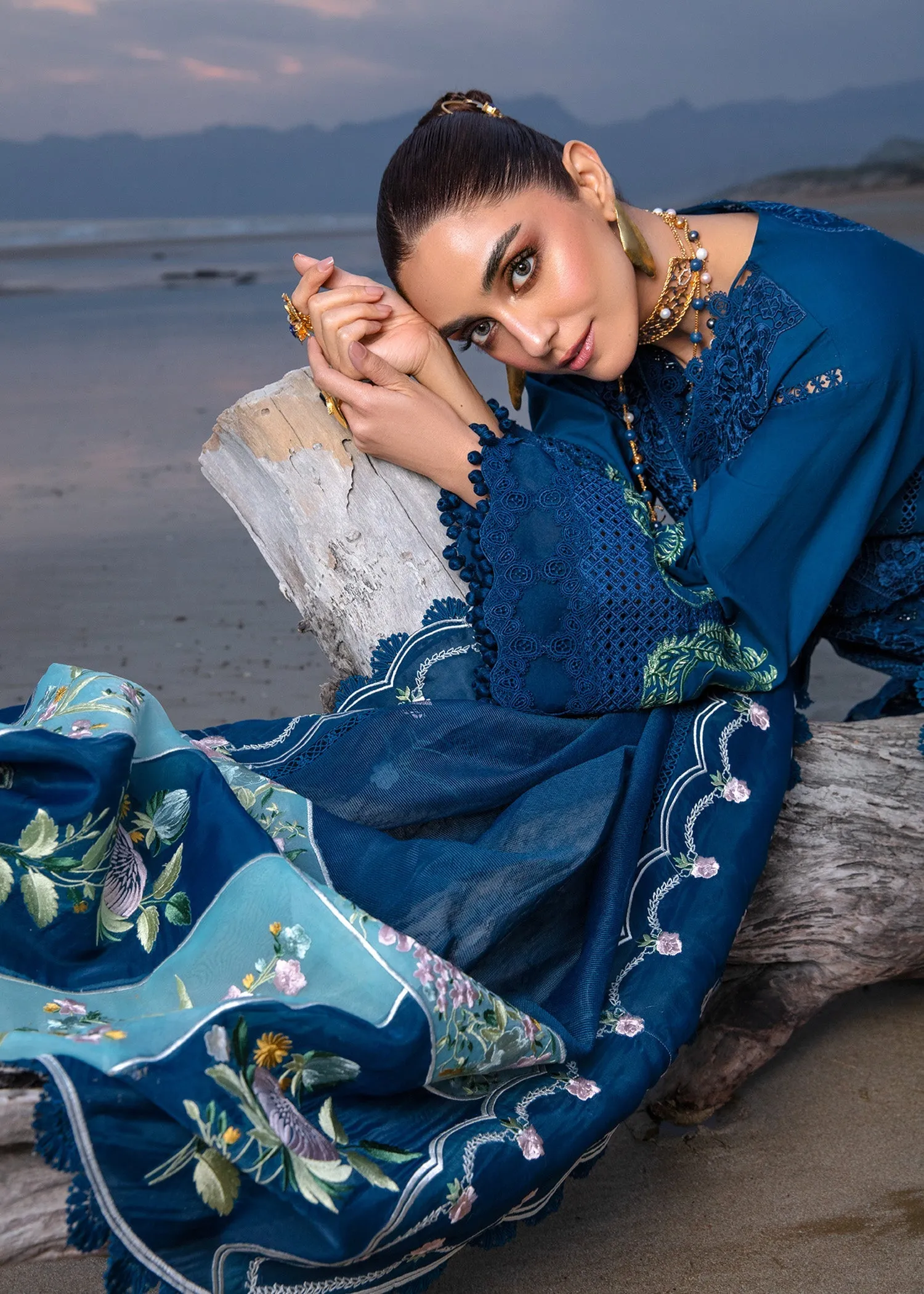 Saira Shakira Embroidered Lawn Unstitched 3Pc Suit D-02B Ulysses - Midnight